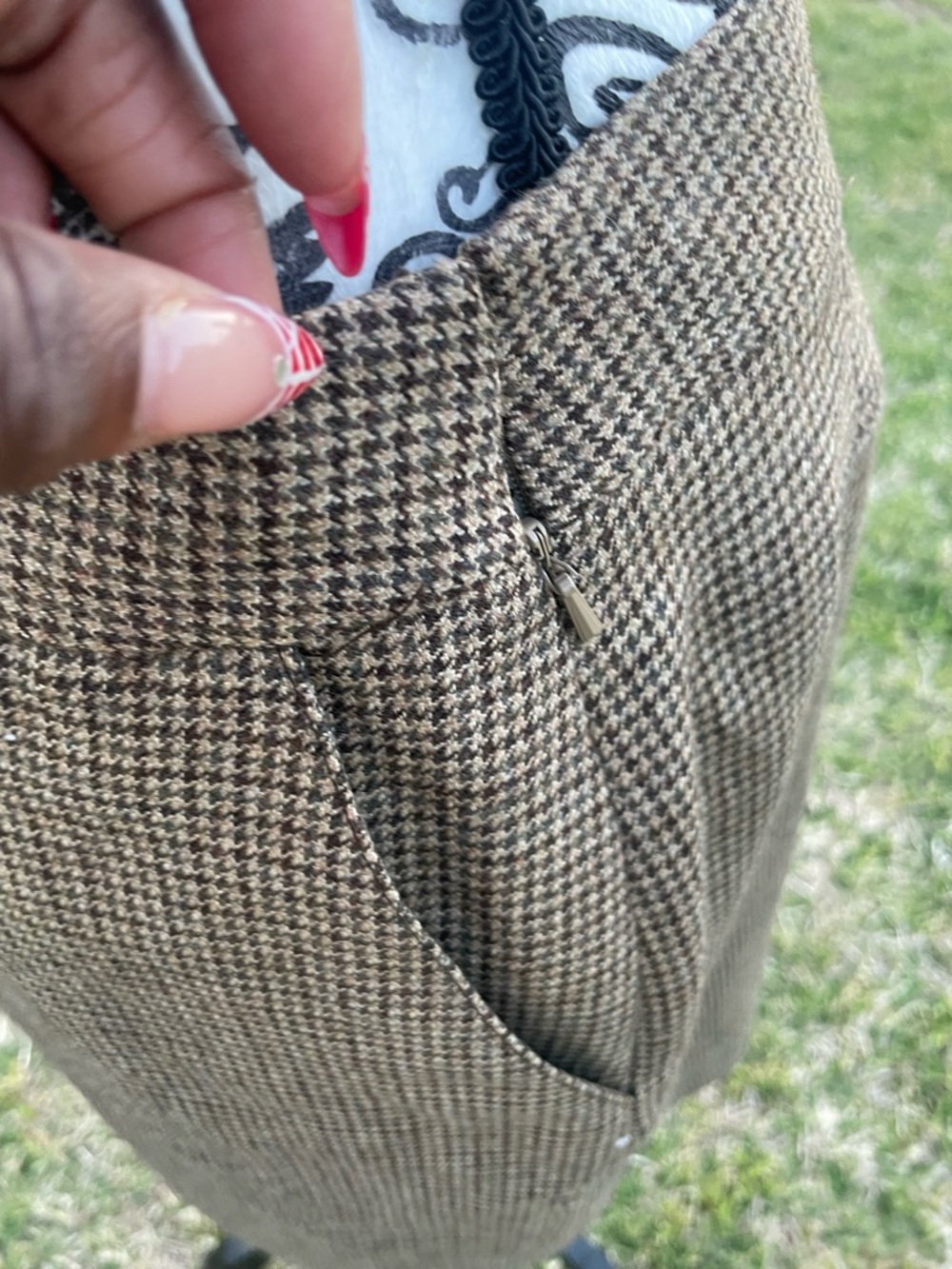 Brooks Brothers 346 Brown Houndstooth Pleated Pencil Skirt - Picture 3 of 8